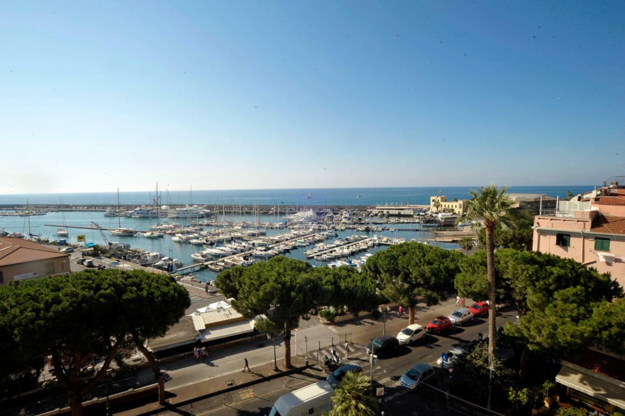 Ferienwohnung Maison Du Port Vieux Sanremo Exterior foto